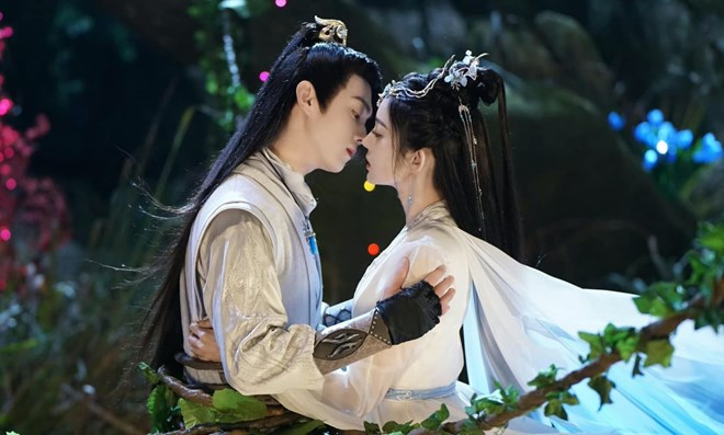 Hứa Khải và Cổ Lực Na Trát tương tác thiếu hài hòa trong Tuyết Ưng lĩnh chủ.