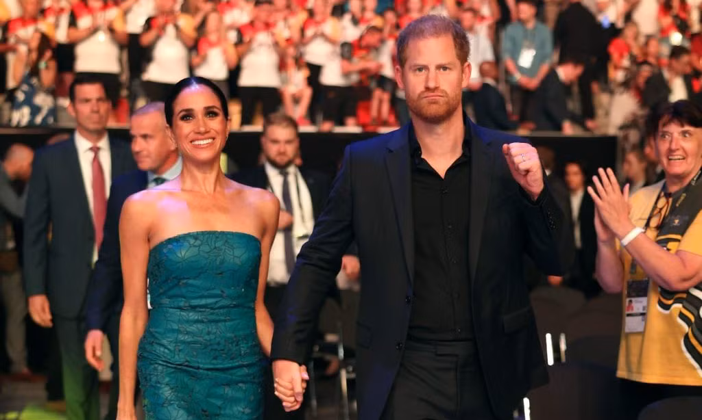 Harry và Meghan có nhiều tương tác với gia đình Kardashian-Jenner trong những tháng qua. Ảnh: Getty Images.