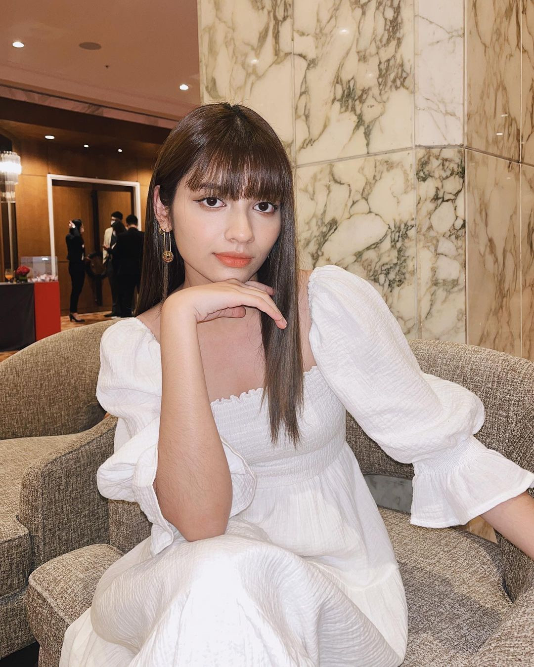 Jeryl đang trong quá trình khẳng định tên tuổi trong showbiz. Ngoài Malaysia, thị trường mà cô hướng đến là Trung Quốc. Cô cũng có tài khoản Instagram với hơn 242.000 người xem.