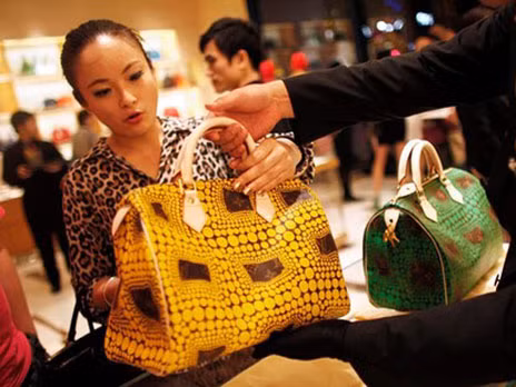 Kinh tế khó khăn, cầu về những món hàng xa xỉ sẽ giảm đi 