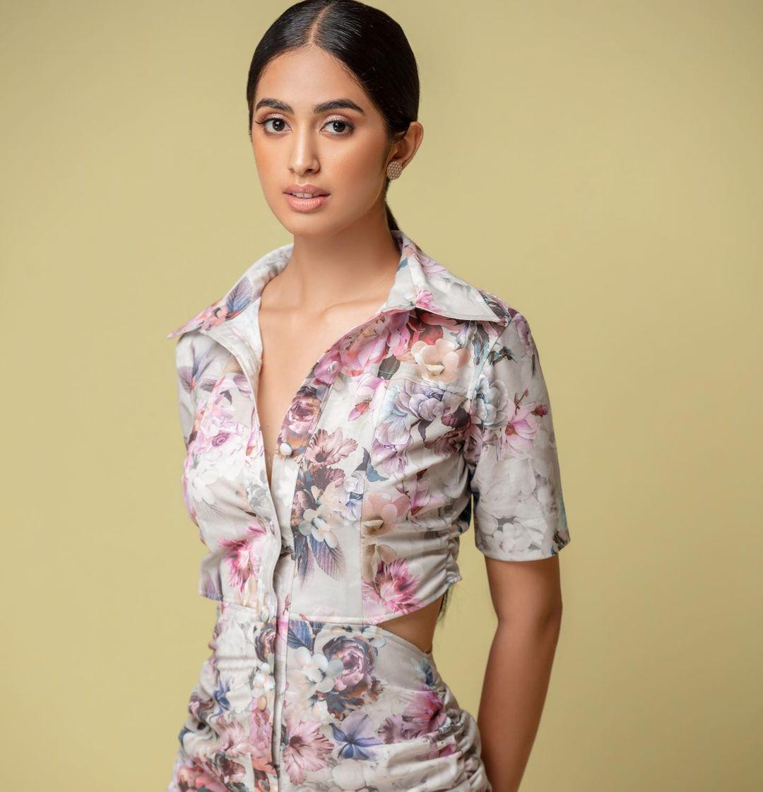 Sini Shetty còn có niềm đam mê với nhảy múa. Cô bắt đầu học múa từ năm 4 tuổi và đã hoàn thành khóa học về điệu nhảy dân gian Ấn Độ Arangetram vào năm 14 tuổi. Sini Shetty còn có niềm đam mê với nhảy múa. Cô bắt đầu học múa từ năm 4 tuổi và đã hoàn thành khóa học về điệu nhảy dân gian Ấn Độ Arangetram vào năm 14 tuổi.