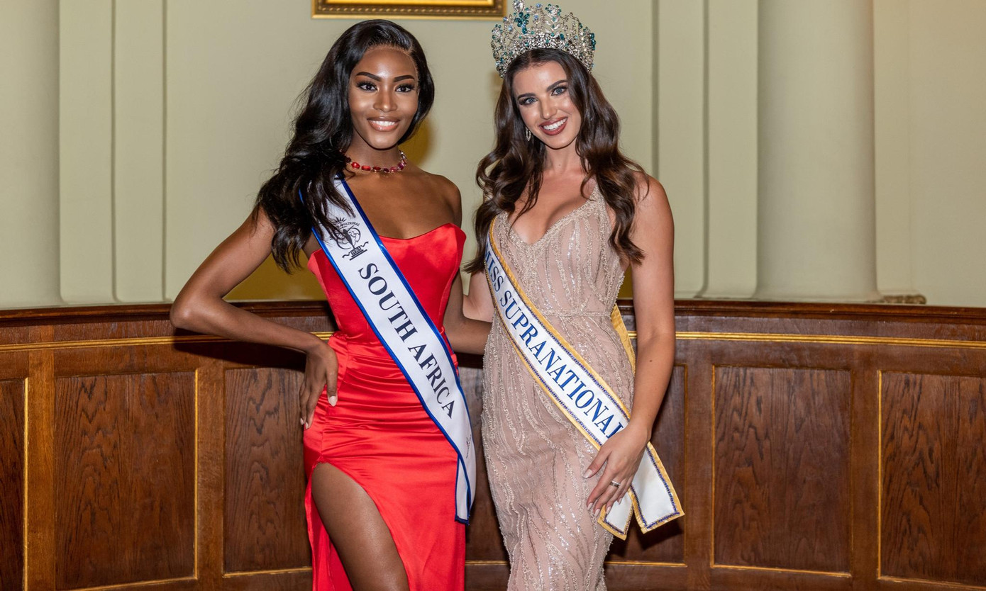 Người đẹp Nam Phi Lalela Mswane trong buổi lễ nhận sash.