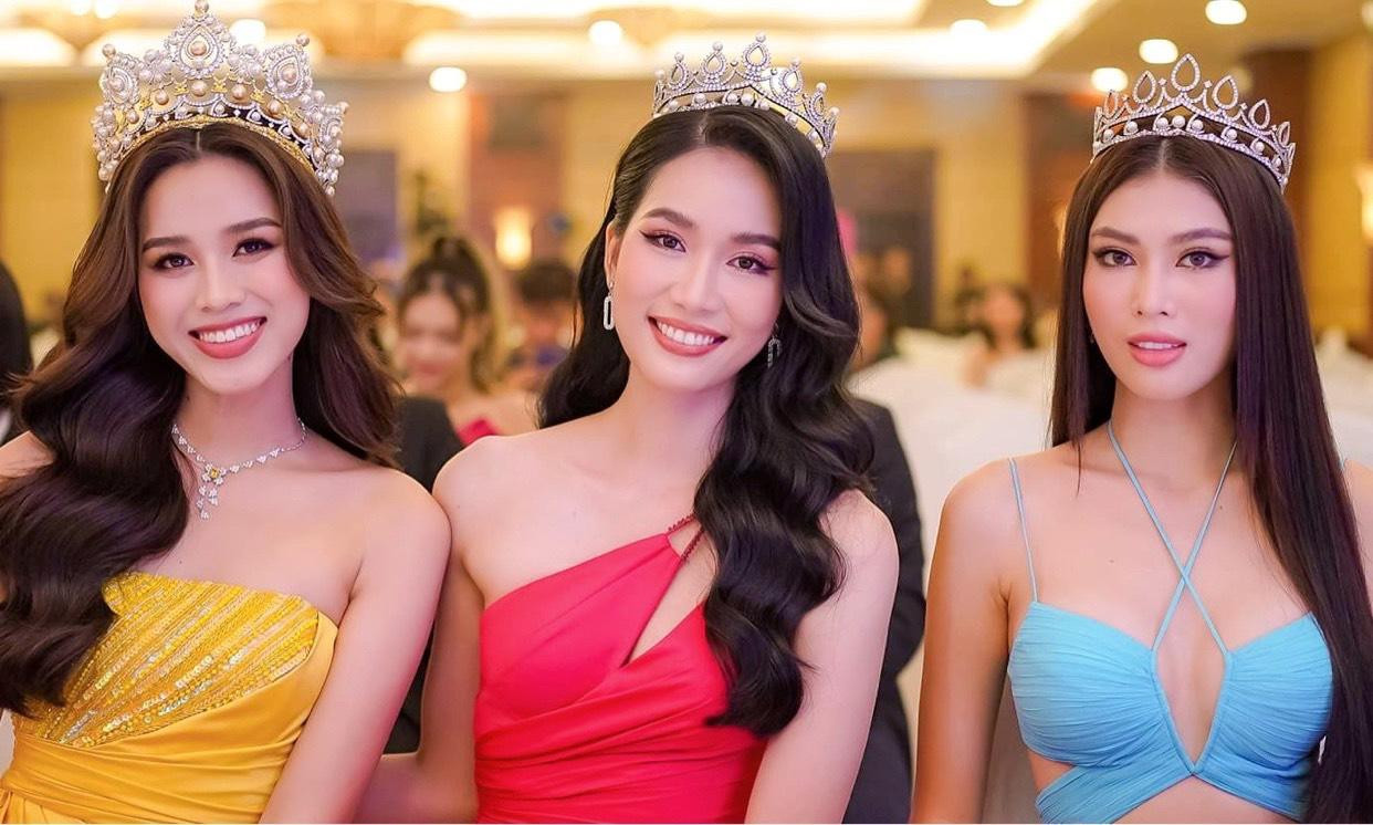 Top 3 Hoa hậu Việt Nam 2020 rạng rỡ tại sự kiện.