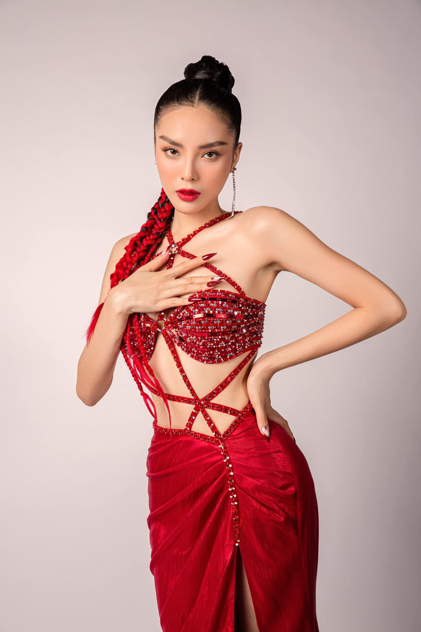 HHVN 2014 sở hữu body săn chắc và quyến rũ khiến fans ngưỡng mộ.