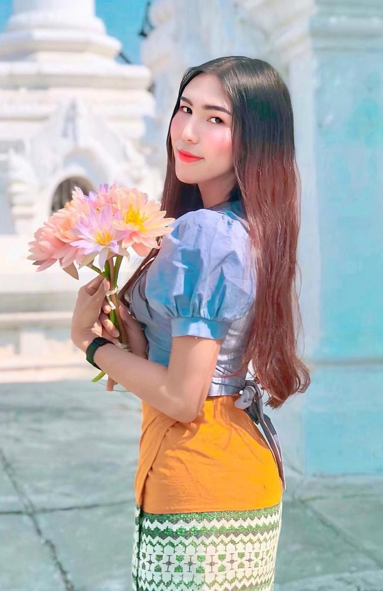 Những thông tin về Han Bao Bao đang nhận được sự chú ý của các fans sắc đẹp khi cô trở thành thí sinh chuyển giới đầu tiên trong lịch sử tham dự cuộc thi Miss Universe Myanmar.