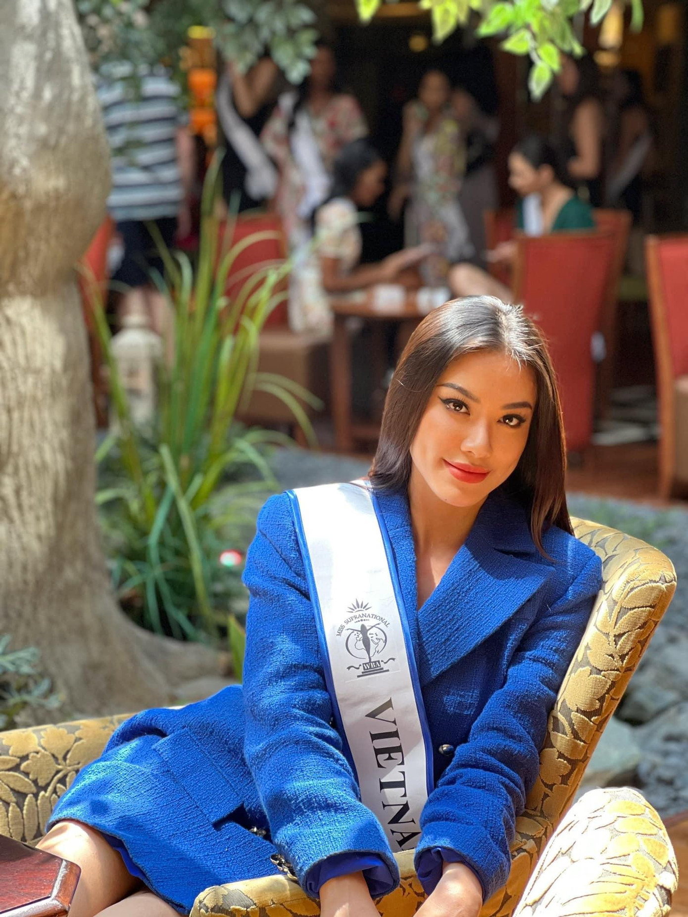 Từng đi thi Miss Universe 2021 nên Kim Duyên có nhiều kinh nghiệm trong lựa chọn váy áo cũng như trang điểm, làm tóc.