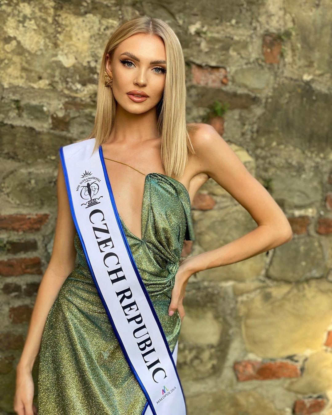 Kristýna Malířová - Đại diện của Cộng hòa Séc (Czech Republic) – thắng danh hiệu Supra Model Europe (Châu Âu).