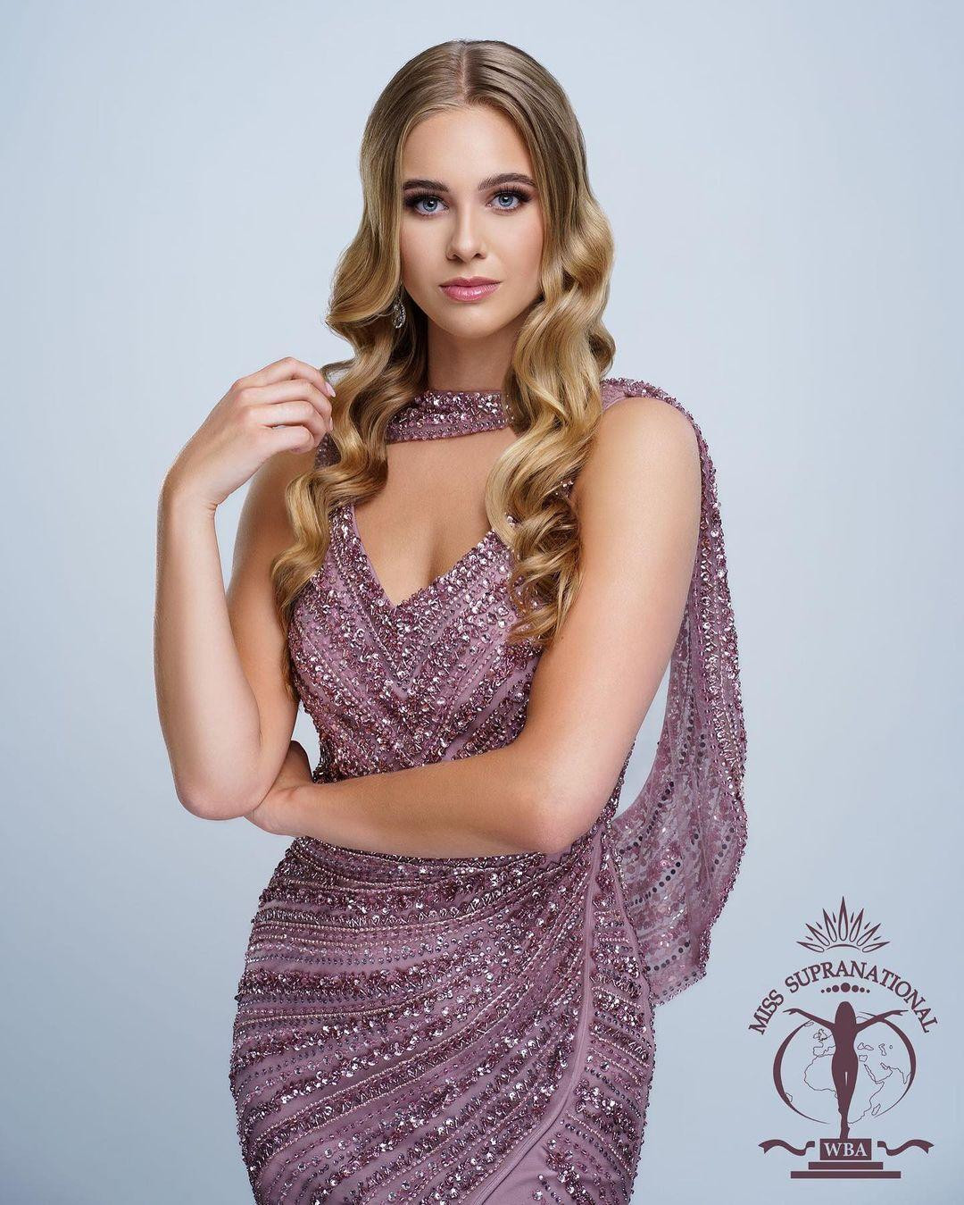 Đứng thứ 4 là người đẹp đến từ Đan Mạch - Johanne Hansen. Người đẹp tóc vàng sở hữu nhan sắc ngọt ngào, xinh đẹp.