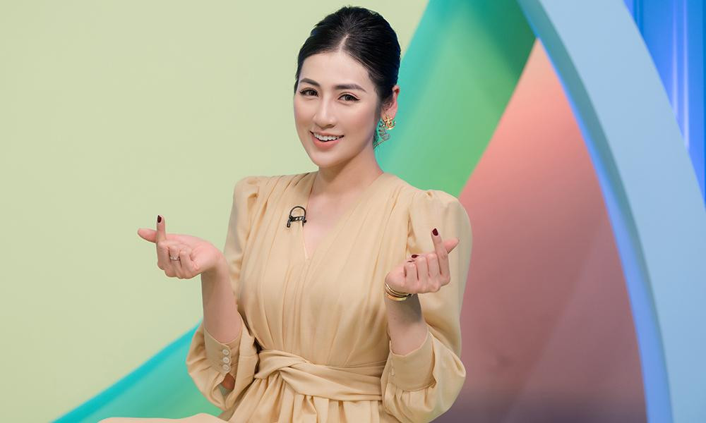 Á hậu Tú Anh trở lại dẫn chương trình trên sóng truyền hình quốc gia sau 6 năm. Á hậu Tú Anh trở lại dẫn chương trình trên sóng truyền hình quốc gia sau 6 năm.