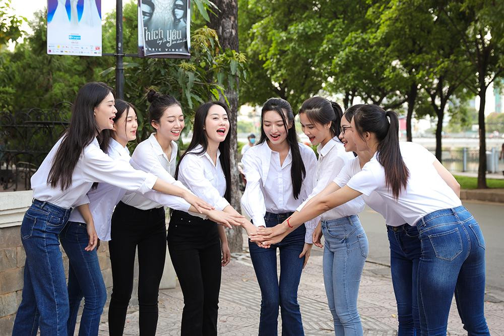 8 thí sinh của dự án nhân ái mang tên “Giấc mơ kim cương”. 8 thí sinh của dự án nhân ái mang tên “Giấc mơ kim cương”.