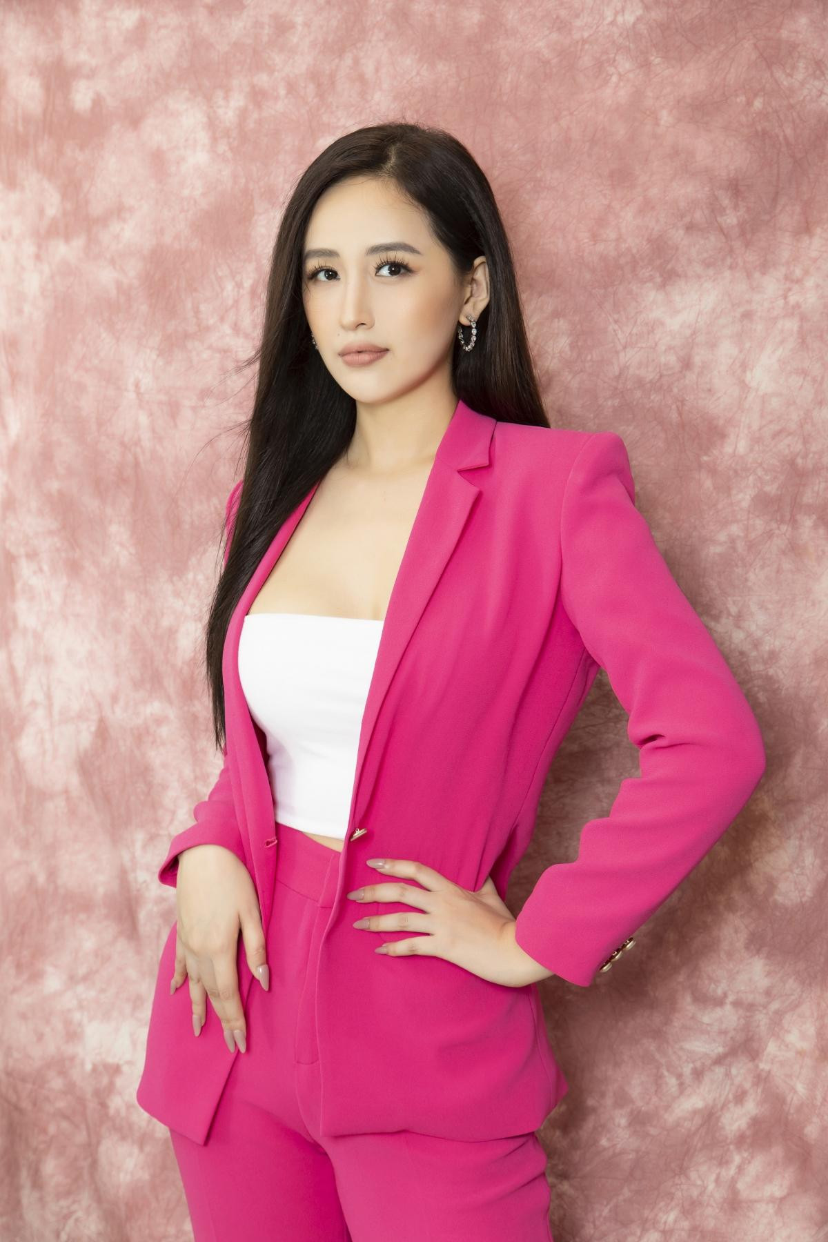 Hoa hậu Mai Phương Thúy cũng là một trong những nàng hậu từng tham gia đóng phim. Ngay từ vai diễn chạm ngõ điện ảnh, Mai Phương Thúy đã được giao cho một vai diễn nặng ký trong bộ phim "Âm tính". Cũng giống như Hà Kiều Anh, sau bộ phim "Âm tính" Mai Phương Thúy tập trung vào công việc kinh doanh mà không tham gia diễn xuất nữa.