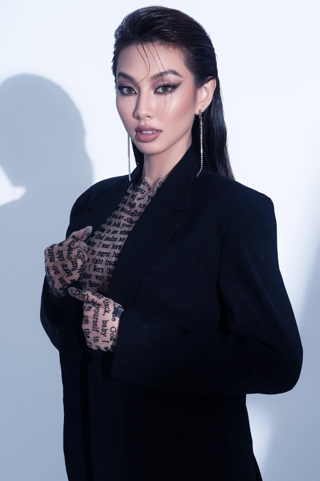 Thiết kế mang lại vẻ cá tính và quyền lực cho Hoa hậu Hoà bình Quốc tế 2021.