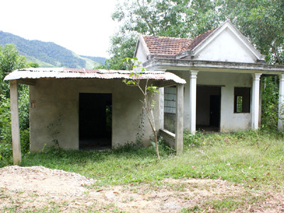 Nhà cửa đầu tư khang trang nhưng rồi bỏ hoang	Ảnh: Nguyễn Thành 
