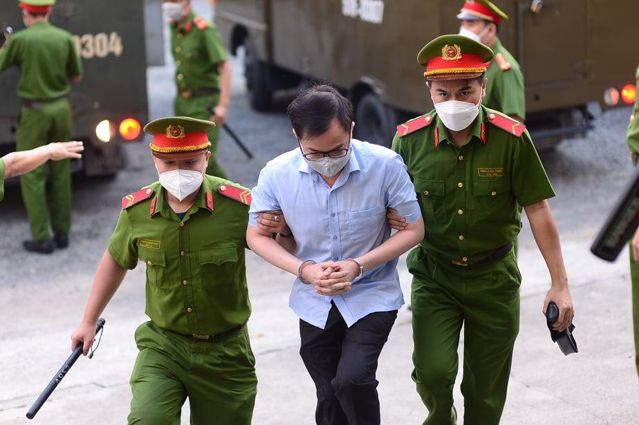 Cựu Chủ tịch SADECO - bị cáo Tề Trí Dũng tại tòa án sáng nay.