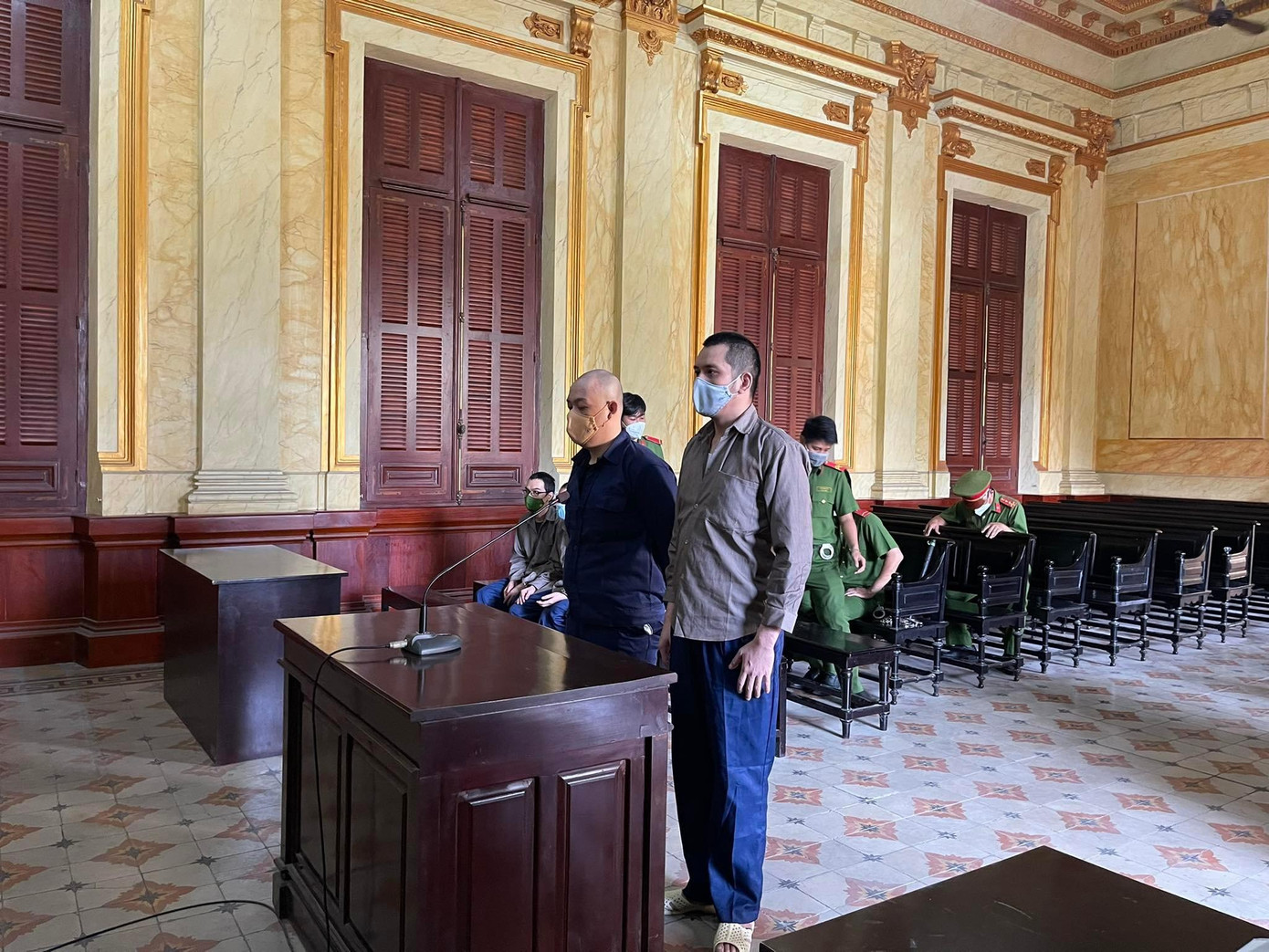 Chiang Wei Chih và Yeh Ching Wei tại phiên tòa.