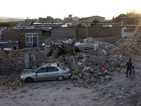 Đống đổ nát tại nơi xảy ra động đất