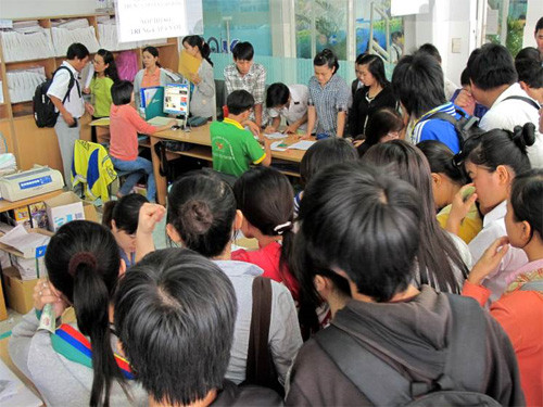 Thí sinh đăng ký vào CĐ nghề tại trường ĐH Công nghiệp TP.HCM. Đây là một trong nhiều trường ĐH được đào tạo cả CĐ nghề