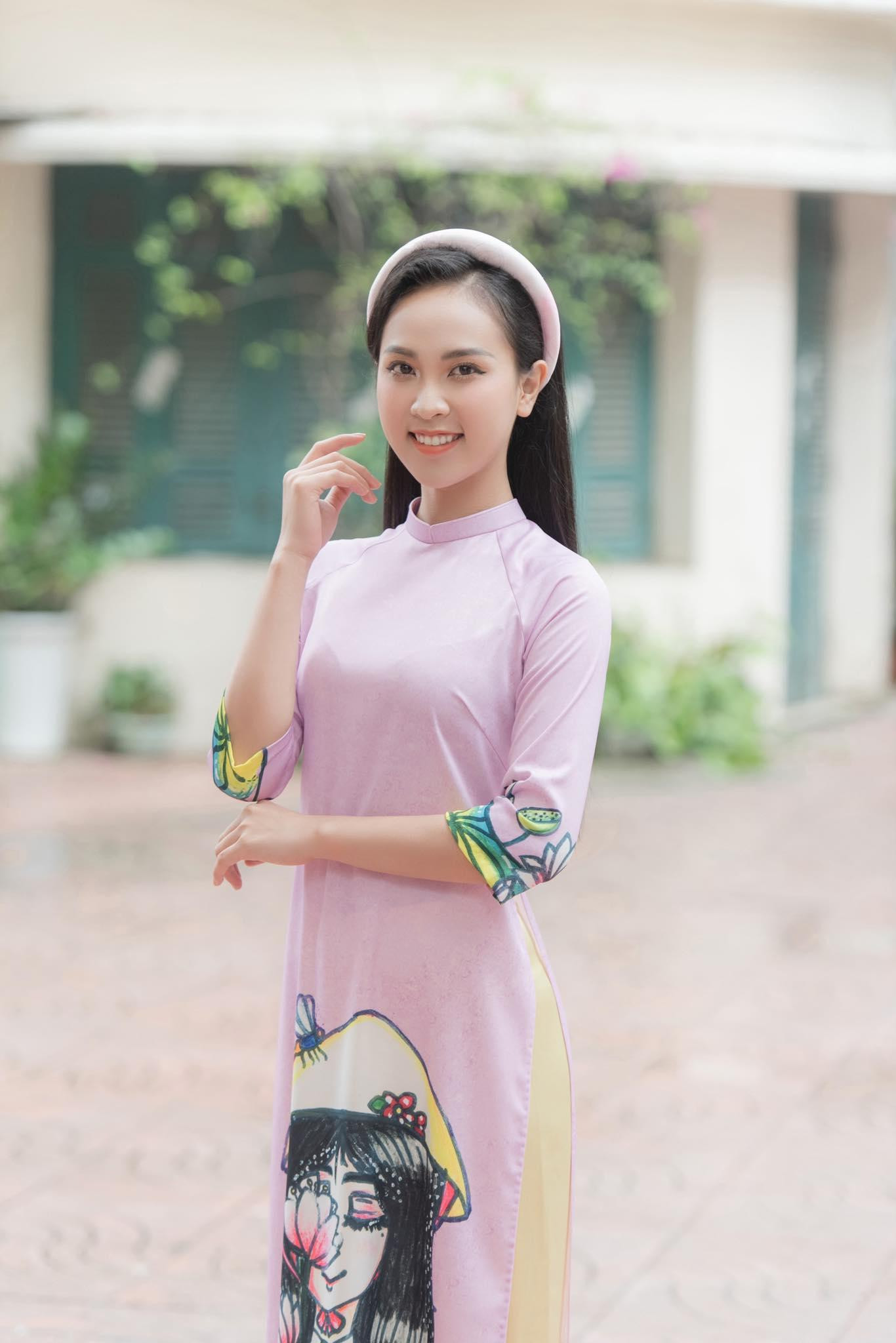 Ngoài ra, cô nàng tích cực tham gia các hoạt động do báo Tiền Phong tổ chức và phát động.