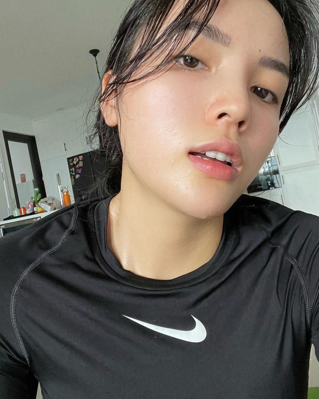 Nhìn gần làn da mướt mát, căng bóng của Hoa hậu Kỳ Duyên.