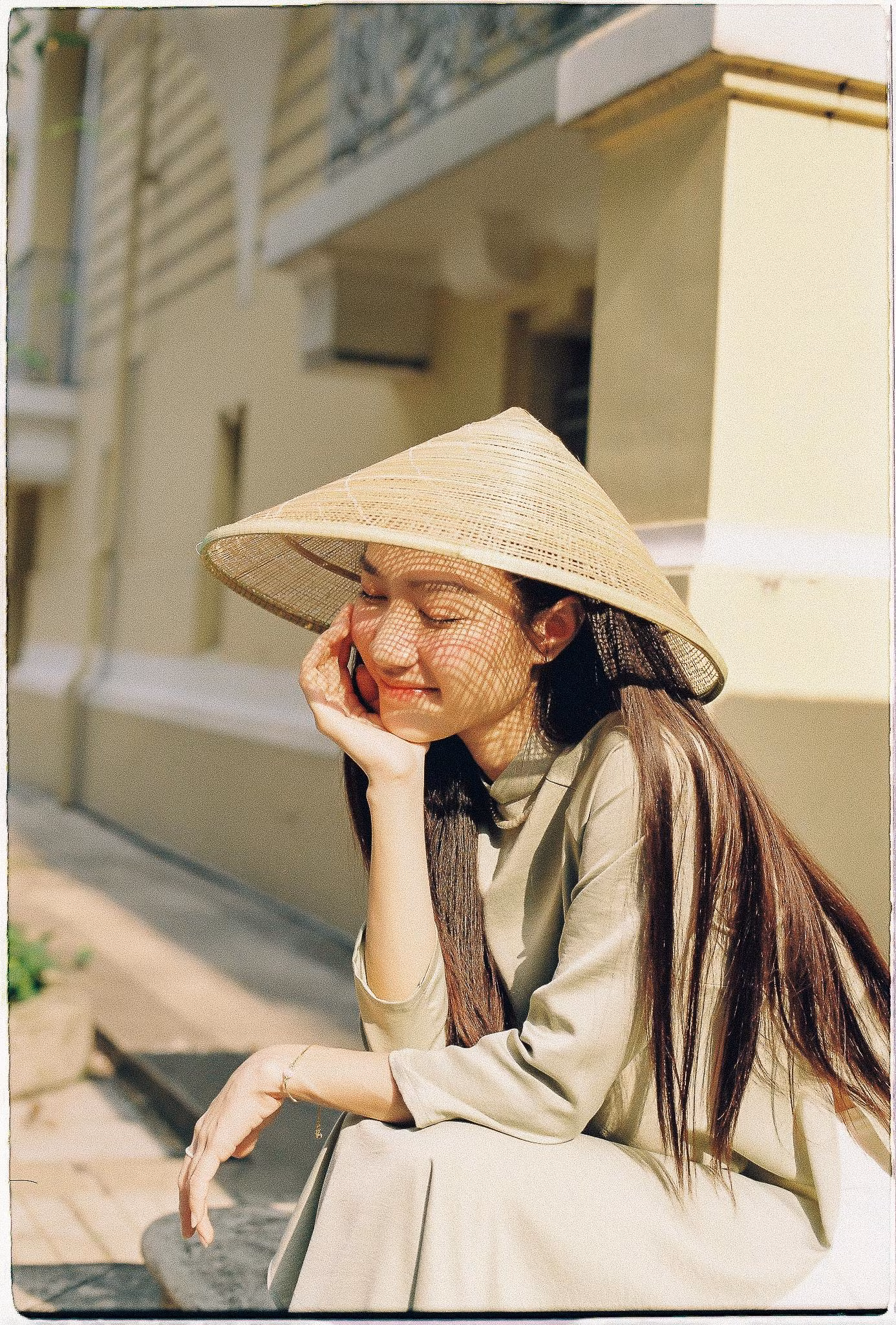 Nói về chuyện tình cảm, Hồng Tuyết thổ lộ, cô chưa có ý định kết hôn và nếu kết hôn cũng sẽ tổ chức một cách riêng tư, kín đáo.