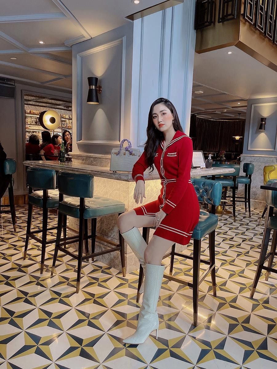 Á hậu Hoàn vũ Việt Nam 2015 ngày càng trẻ trung, xinh đẹp. Á hậu Hoàn vũ Việt Nam 2015 ngày càng trẻ trung, xinh đẹp.