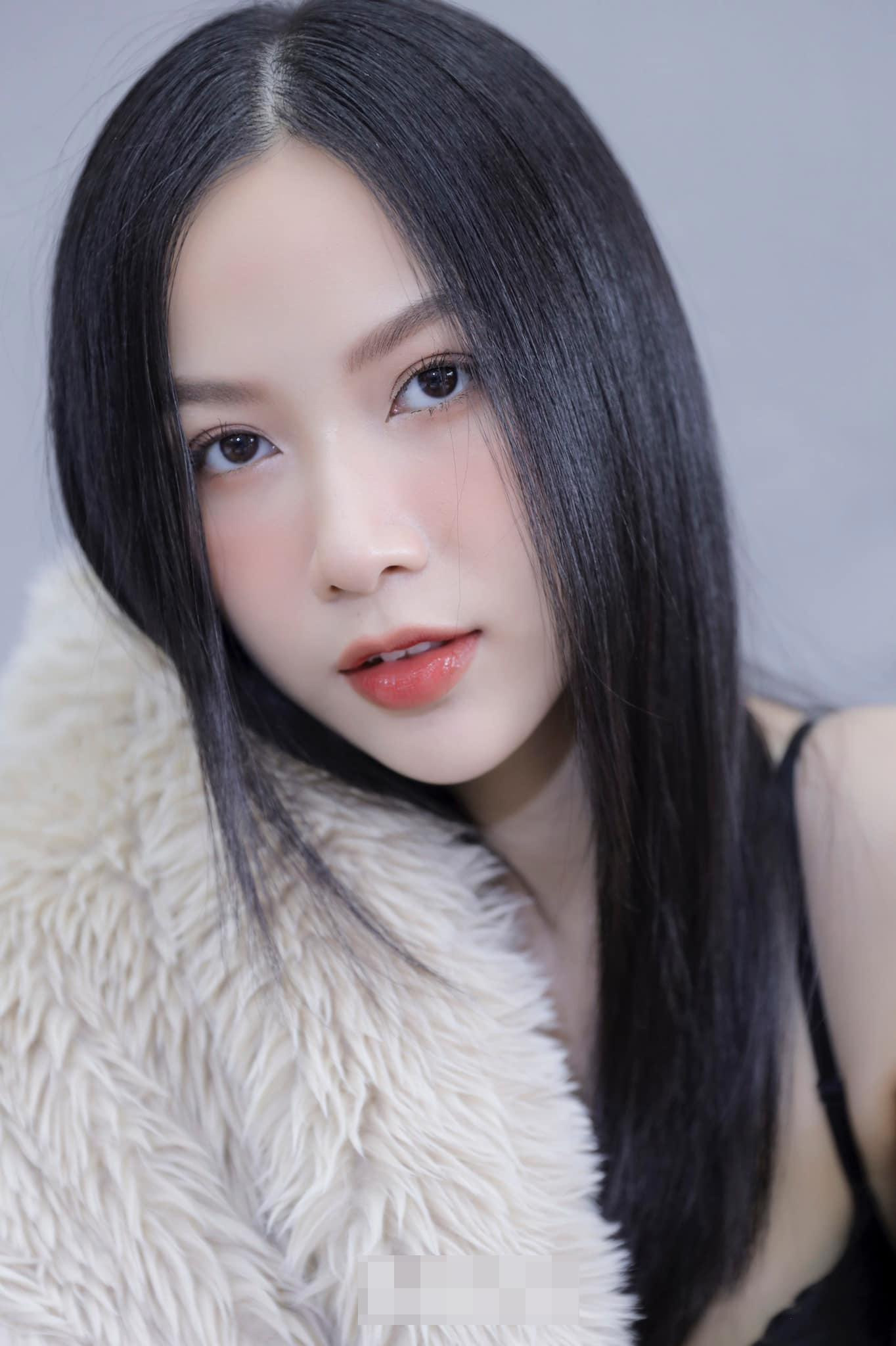 “Quỳnh cảm thấy may mắn vì những cơ hội này quả thật đã mang lại cho Quỳnh rất nhiều trải nghiệm tuyệt vời, mỗi lần thử sức là mỗi lần Quỳnh tự nhìn nhận và đánh giá bản thân mình, từ đó Quỳnh cảm thấy mình ngày càng trưởng thành theo hướng tích cực hơn, hiểu bản thân mình và biết được mình muốn gì, cần làm gì”- Phương Quỳnh nói.