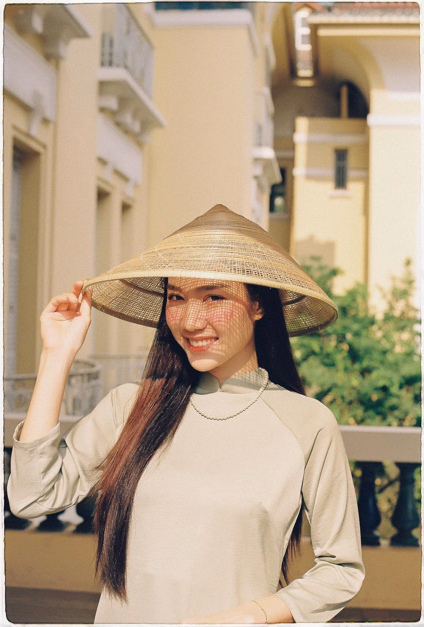 Hồng Tuyết từng được xem là “bản sao” của nữ diễn viên đình đám xứ Hàn Park Min Young.