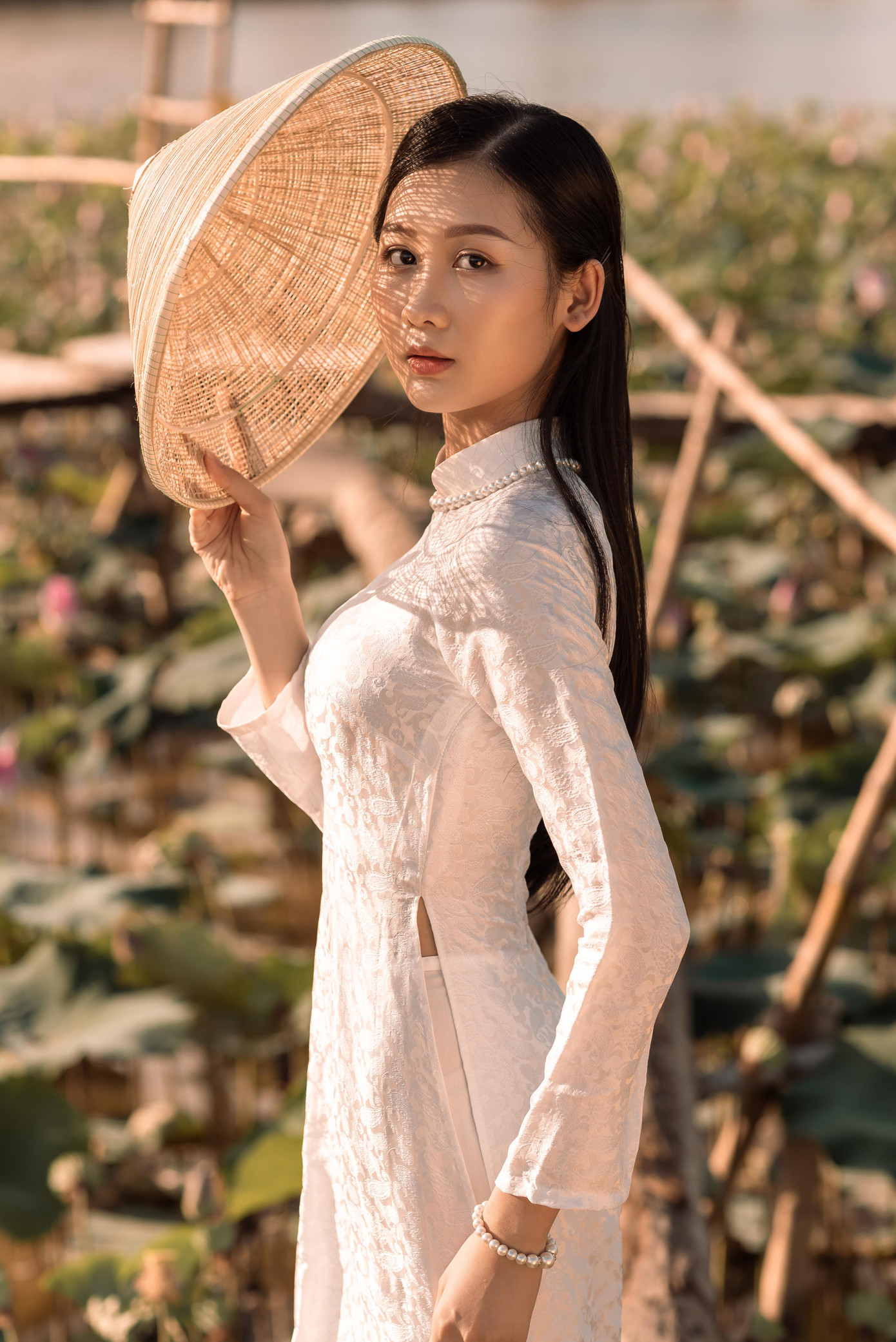 Quế Anh bật mí, năm nay cô sẽ tham gia cuộc thi Hoa hậu Du lịch Đà Nẵng. “Theo em nghĩ, thanh xuân của mỗi cô gái đi qua rất nhanh. Đặc biệt là với tình hình dịch COVID ngày càng phức tạp và kéo dài, em không muốn để tuổi trẻ của mình cứ trôi đi như vậy, chính vì thế em đã quyết định quay trở lại tham gia cuộc thi Hoa hậu Du lịch Đà Nẵng với tâm thế quyết tâm, nỗ lực với những gì em phấn đấu đến bây giờ. Cuộc thi này cho em cảm hứng mạnh mẽ về hình ảnh Đà Nẵng- thành phố trẻ năng động với nền du lịch đang ngày càng phát triển và tiếp đó là sự tự hào khi mình là một người con của thành phố Đà Nẵng-Quảng Nam. Em hy vọng rằng mình sẽ tiếp tục truyền cảm hứng, mang một hình ảnh mới mẻ hơn, tự tin hơn để có thể chinh phục danh hiệu cao quý nhất của cuộc thi sắp đến. Và em rất biết ơn khi nhận được sự yêu thương và ủng hộ của tất cả mọi người luôn dành cho mình”- Quế Anh chia sẻ thêm.