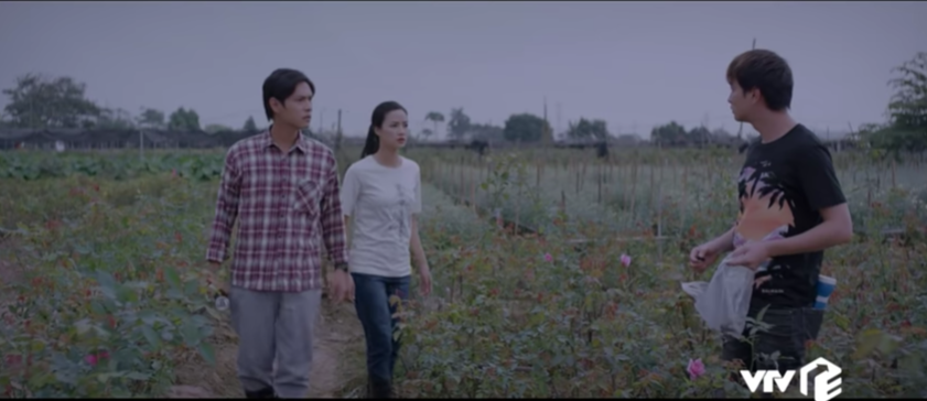 Muốn giúp Thanh và Nghĩa tìm sâu hại nhưng Lợi bị vu oan là kẻ phá hoại, thả ốc sên vào ruộng hoa.