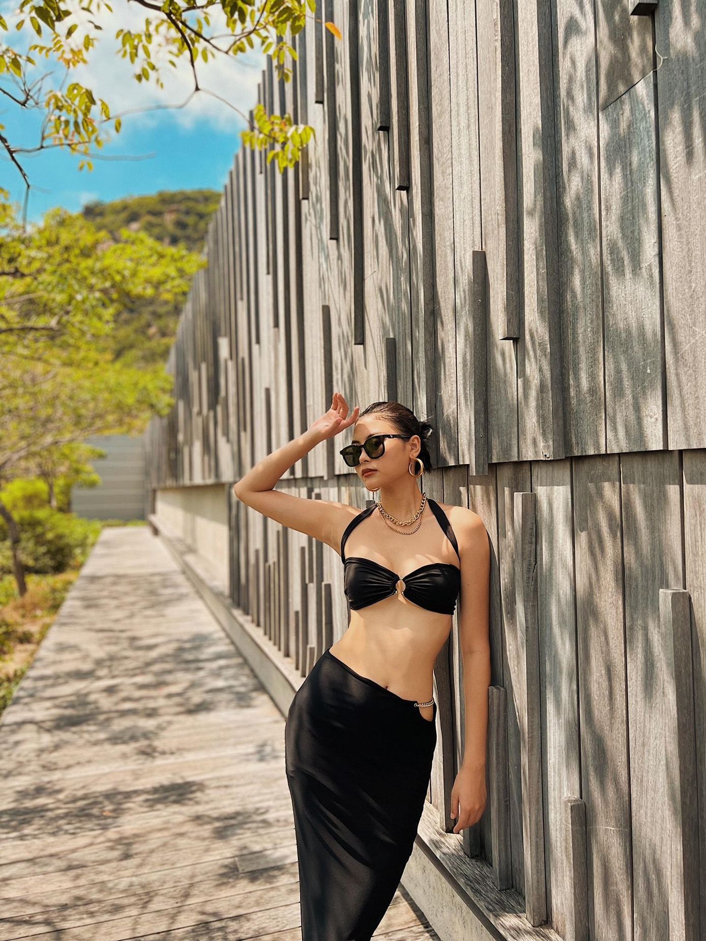 Người đẹp Biển của cuộc thi Hoa hậu Việt Nam 2016 diện nội y cùng chân váy ôm sát khoe đường cong cực quyến rũ.