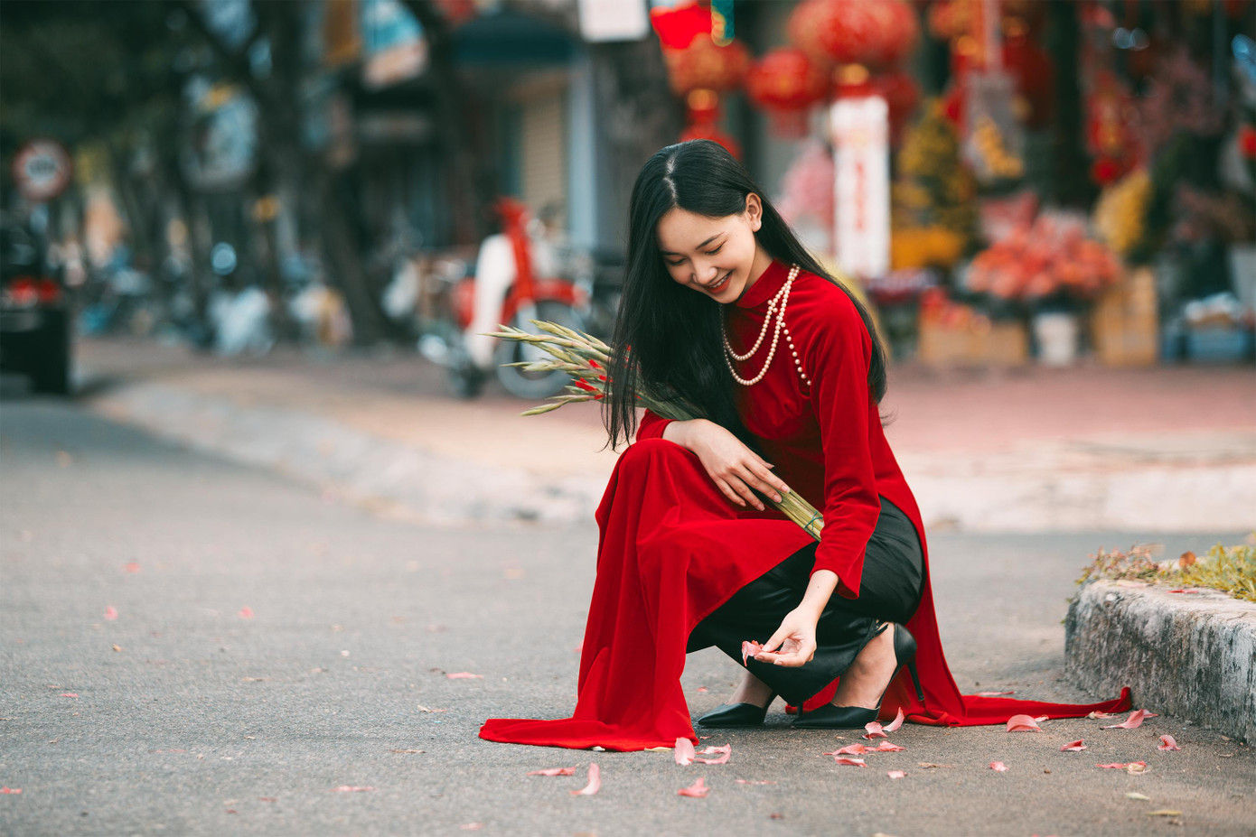 Trúc Linh chia sẻ: “Sau cuộc thi Hoa hậu Việt Nam 2020, Linh có nhiều cơ hội trong công việc. Linh cũng đã có thêm nguồn thu nhập để trang trải việc học tập và sinh hoạt tại TPHCM. Tuy nhiên, do ảnh hưởng của dịch COVID-19 thì nhiều sự kiện bị hoãn lại nên Linh cũng đã bị mất nguồn thu nhập này. Nhưng Linh tin rằng dịch COVID-19 sẽ nhanh qua đi và công việc của tất cả mọi người cũng như Linh sẽ ổn định trở lại. Và bản thân Linh luôn tự nhủ cũng sẽ tiếp tục công việc của mình, nỗ lực hơn nữa để có thể san sẻ bớt gánh nặng cho ba mẹ”.