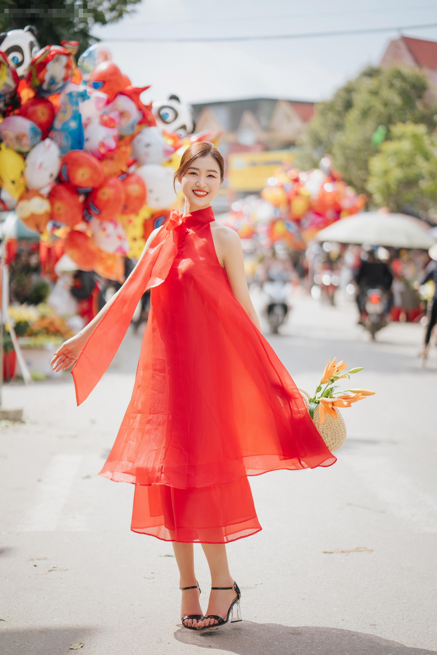 Cô nàng sở hữu chiều cao 1,78m và số đo ba vòng: 84-64-94.