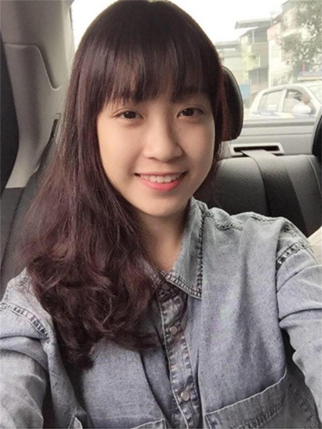 Không trang điểm hay son phấn, Hoa hậu Đỗ Mỹ Linh khiến người hâm mộ phải trầm trồ trước làn da trắng căng bóng, mịn màng.