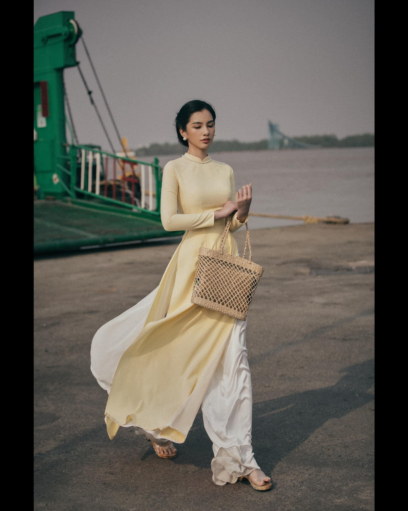 Theo đó, hiện tại, người đẹp Cẩm Đan sở hữu chiều cao 1,73m, cân nặng 52kg và số đo ba vòng 85-59-90 cm.