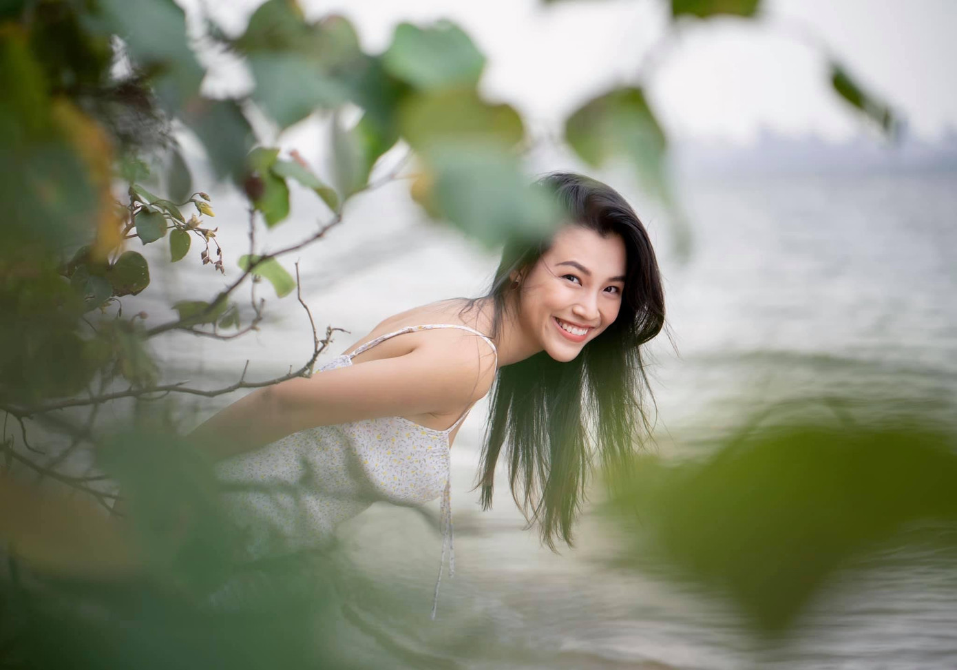 Hoàng Oanh từng đạt danh hiệu Miss Khả ái trong cuộc thi Hoa khôi Thể thao 2012 và danh hiệu Á hậu 1 cuộc thi Hoa hậu Việt Nam qua ảnh 2012.