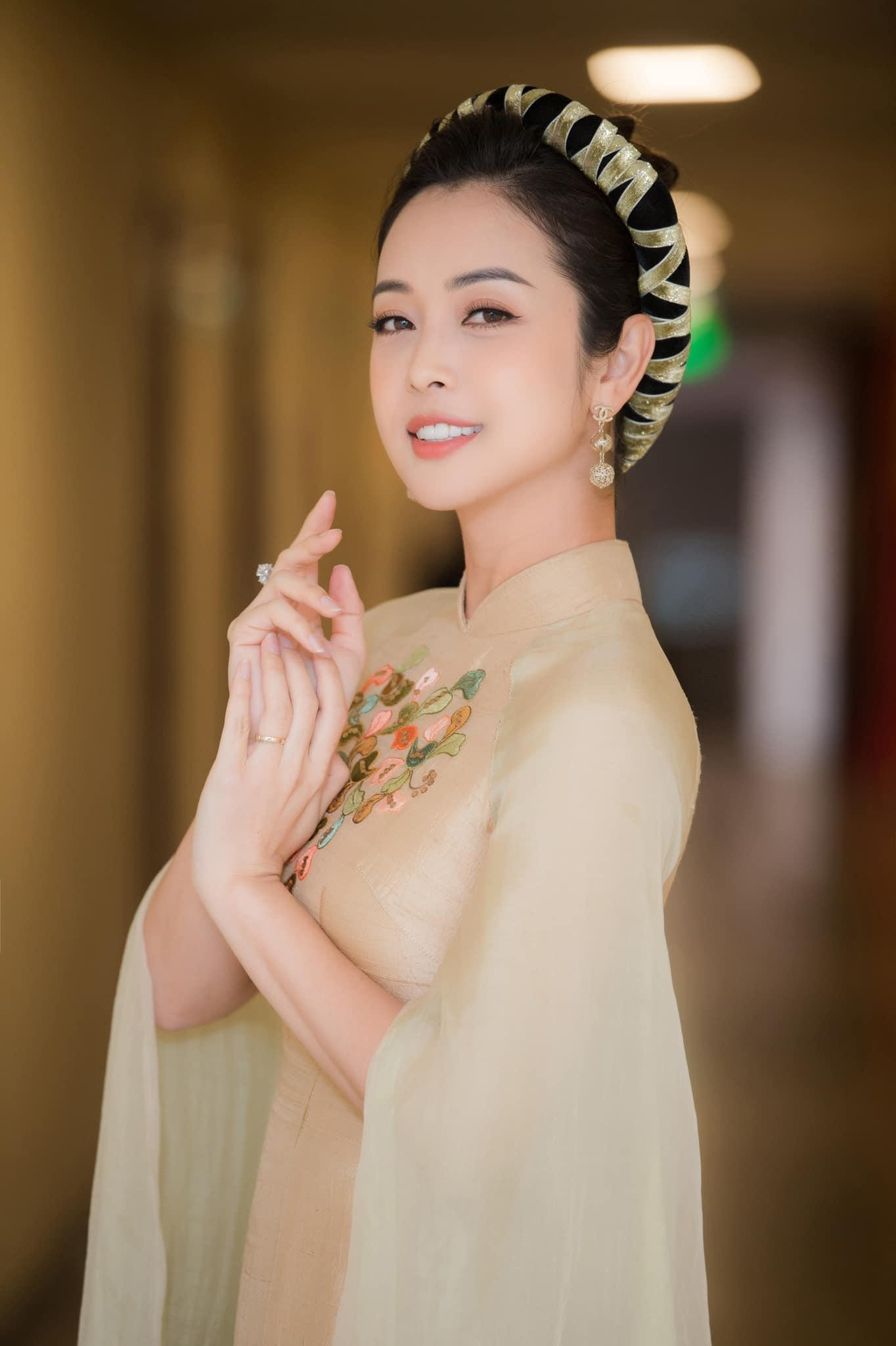 Trước khi nên duyên cùng doanh nhân Đức Hải, Jennifer Phạm đã từng kết hôn với ca sĩ Quang Dũng và có một người con chung là Bảo Nam.