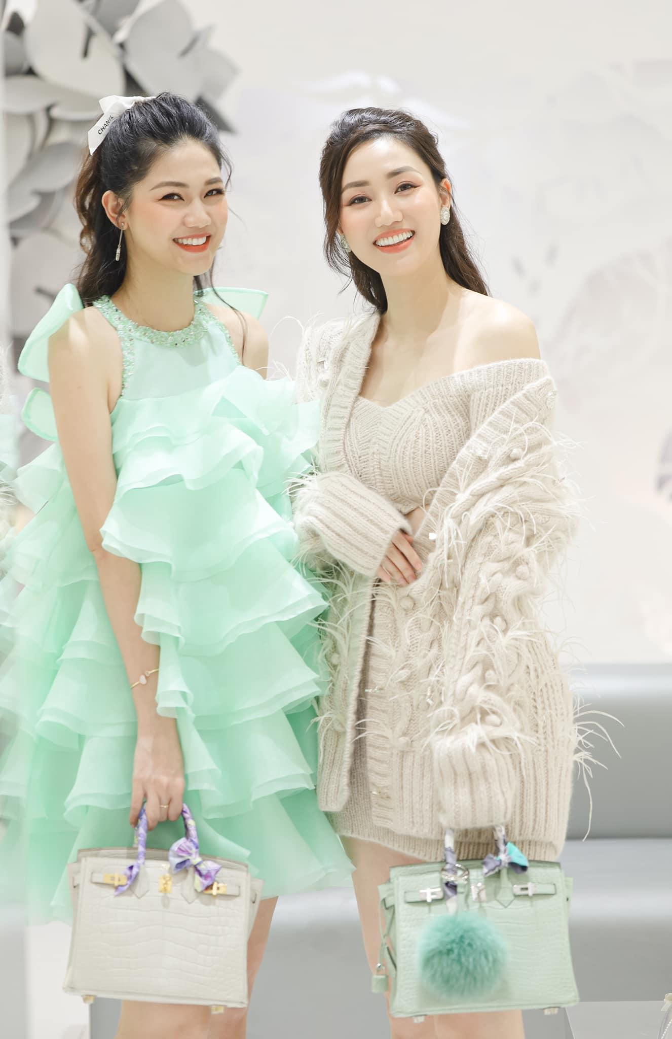 Ngô Trà My sinh năm 1992, cô tốt nghiệp Đại học Thăng Long chuyên ngành Tài chính ngân hàng. Thời điểm tham gia cuộc thi Hoa hậu Hoàn vũ Việt Nam 2015, Trà My sở hữu chiều cao 1m78 và số đo ba vòng: 83-64-99 cm.