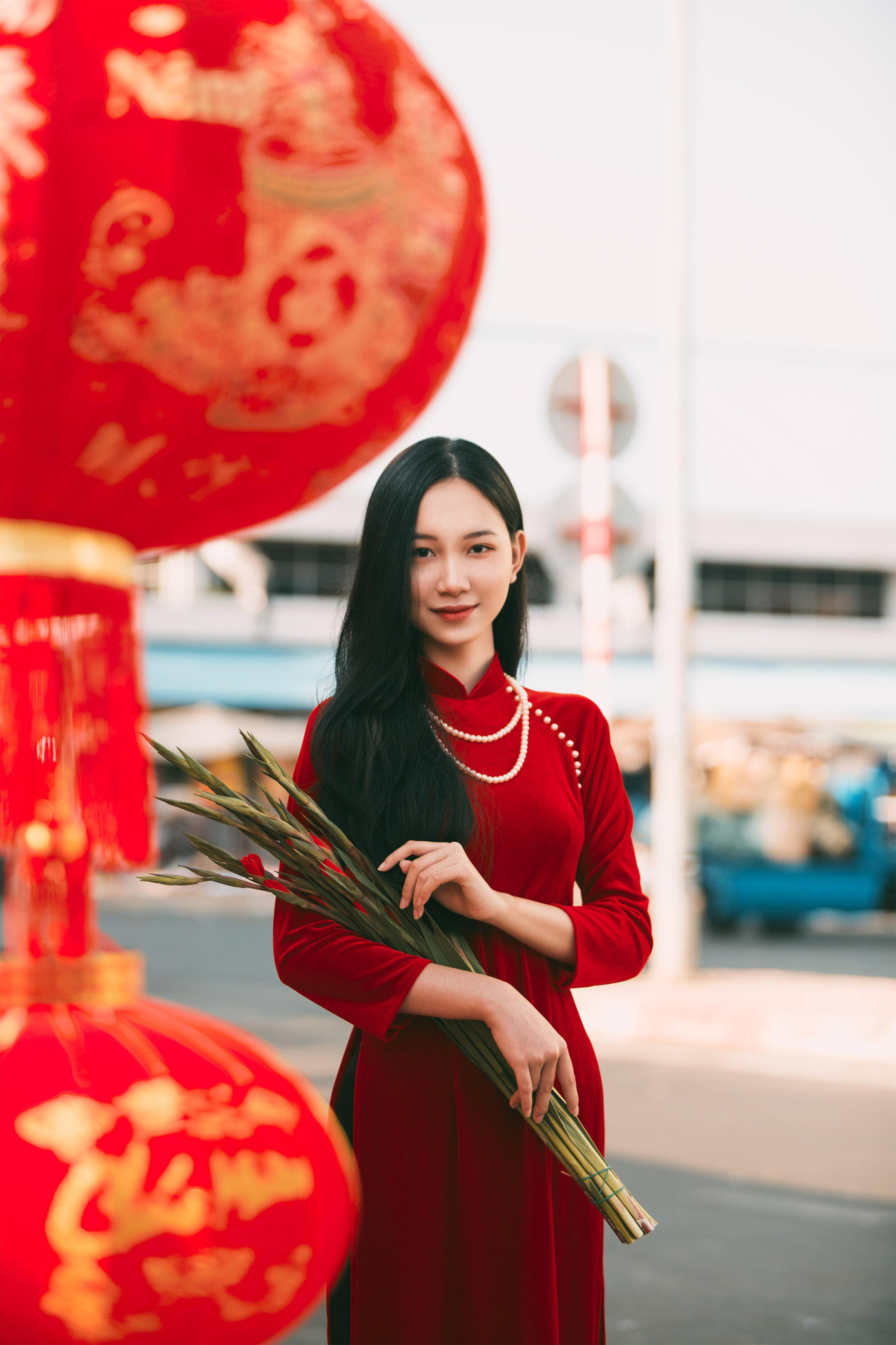 “Trong mùa dịch chúng ta phải đảm bảo cho sức khỏe bản thân mình thật tốt. Tập thể dục thường xuyên, chú ý chế độ ăn uống để bổ sung vitamin, tăng cường sức đề kháng. Bên cạnh đó, để tránh những tin tiêu cực khiến mình căng thẳng thì Linh cũng như mọi người, tìm cho mình những bộ phim, hay đọc vài cuốn sách ý nghĩa sẽ giúp bản thân thấy thoải mái hơn”- Trúc Linh nhắn nhủ thêm.