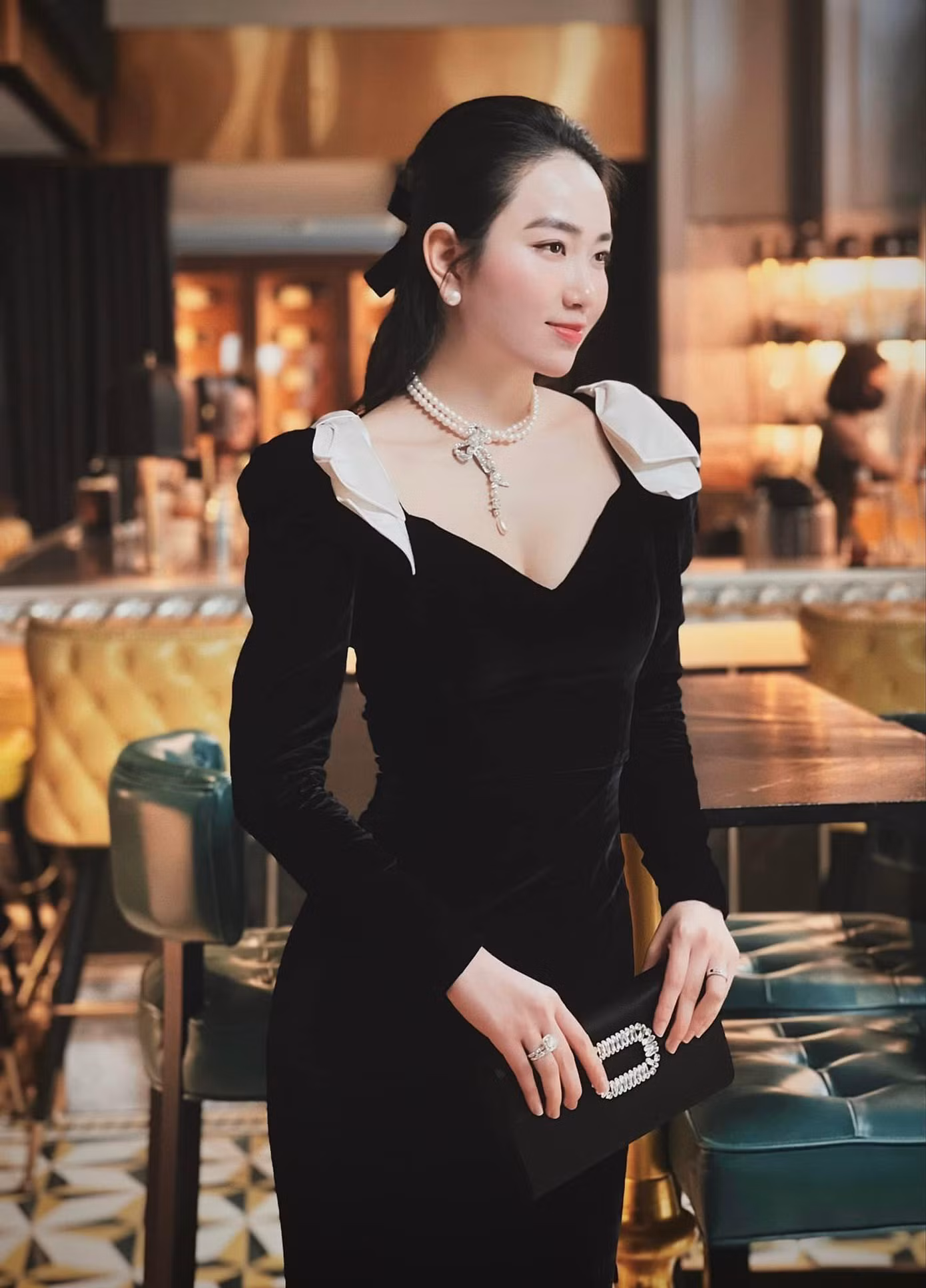 Người đẹp Phùng Lan Hương gây ấn tượng tại cuộc thi Hoa hậu Việt Nam 2016 nhờ vẻ đẹp sang trọng, quý phái. Người đẹp Phùng Lan Hương gây ấn tượng tại cuộc thi Hoa hậu Việt Nam 2016 nhờ vẻ đẹp sang trọng, quý phái.