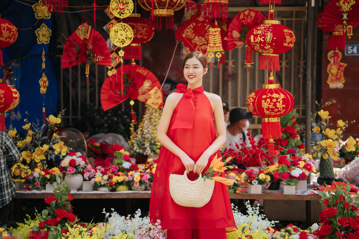 Hiện tại, Ngọc Bích đã tốt nghiệp chuyên ngành Du lịch, Trường Đại học Khoa học Xã hội và Nhân văn (Đại học Quốc gia Hà Nội).