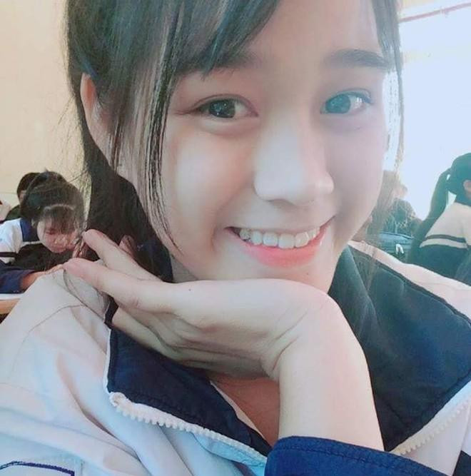 Hoa hậu Đỗ Thị Hà gây ấn tượng với làn da mịn màng, trắng sứ.