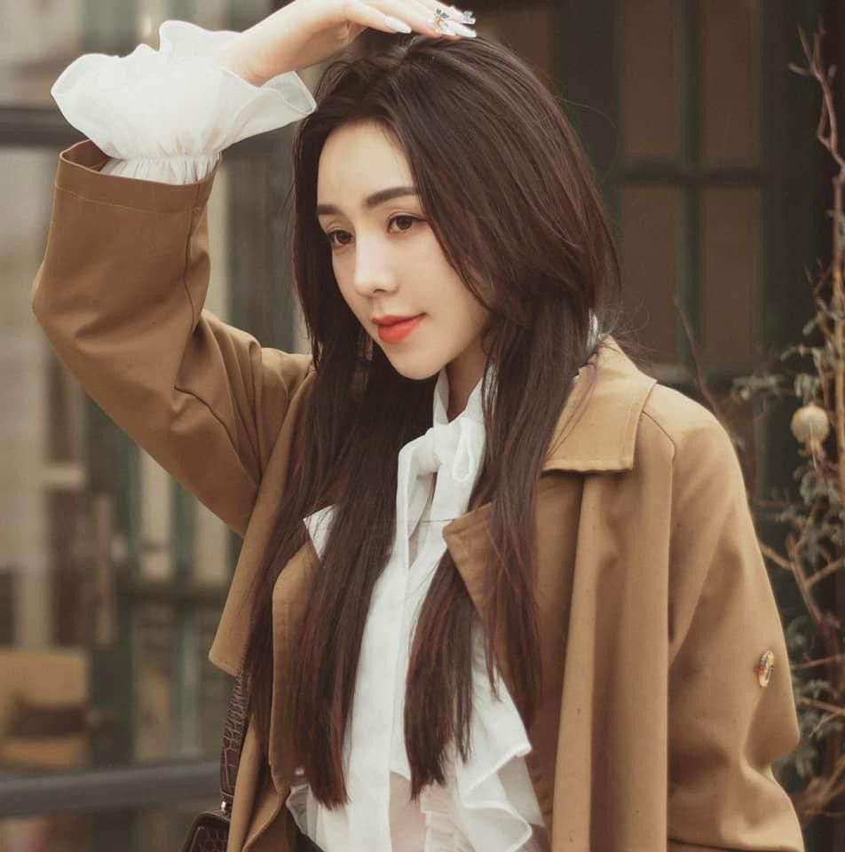 Những khoảnh khắc đời thường của Quỳnh Kool luôn thu hút lượt tương tác lớn từ phía người hâm mộ. Dù mặc đồ gợi cảm hay kín đáo, Quỳnh Kool vẫn quyến rũ với thần sắc xinh đẹp, rạng ngời.