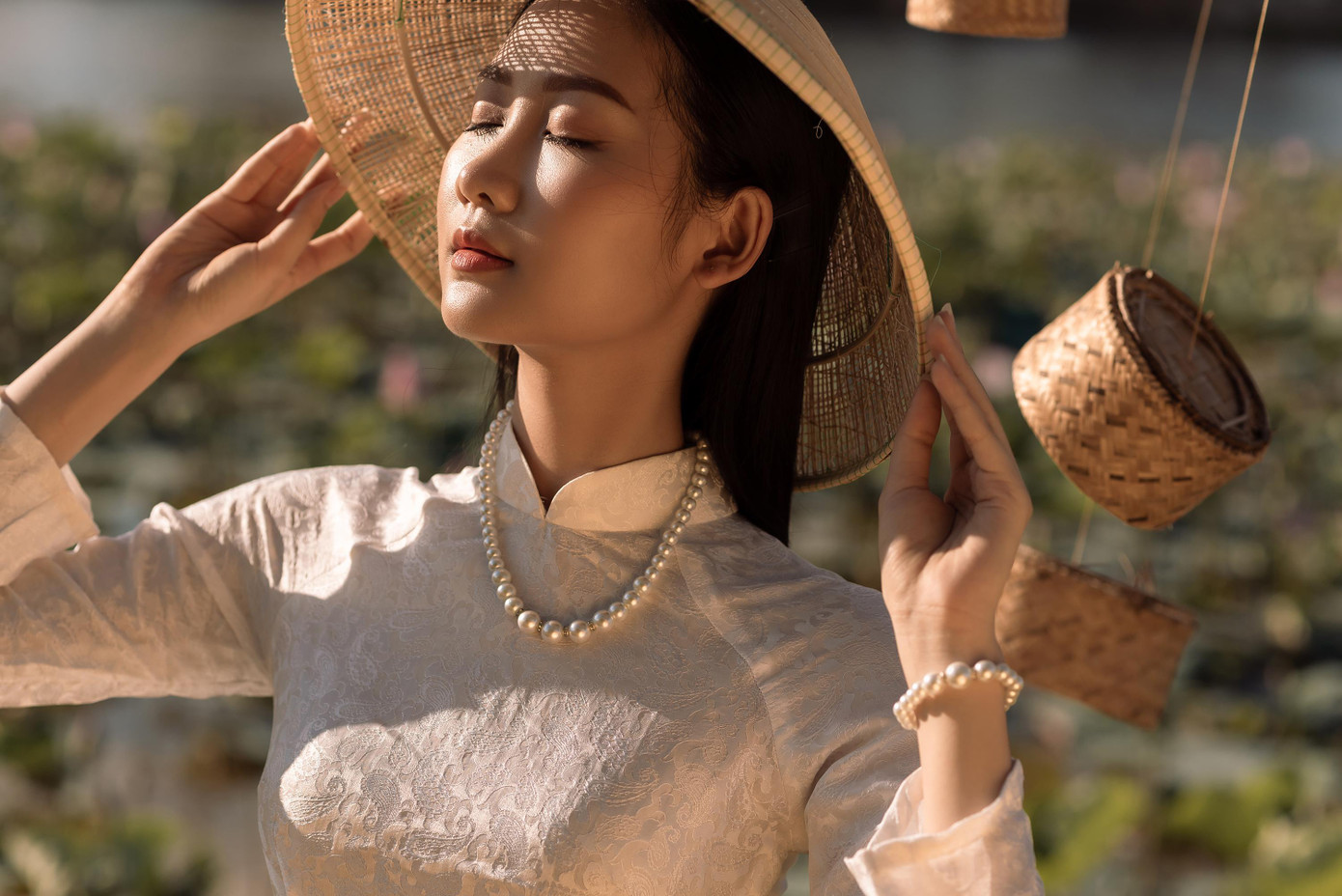 Võ Lê Quế Anh, sinh năm 2001, cô sinh ra và lớn lên tại Quảng Nam. Trước khi tham gia cuộc thi Hoa hậu Việt Nam 2020, Quế Anh đạt danh hiệu Á khôi Đại học Huế. Cô nàng sở hữu chiều cao 1m72 và số đo ba vòng: 78-62-89cm.