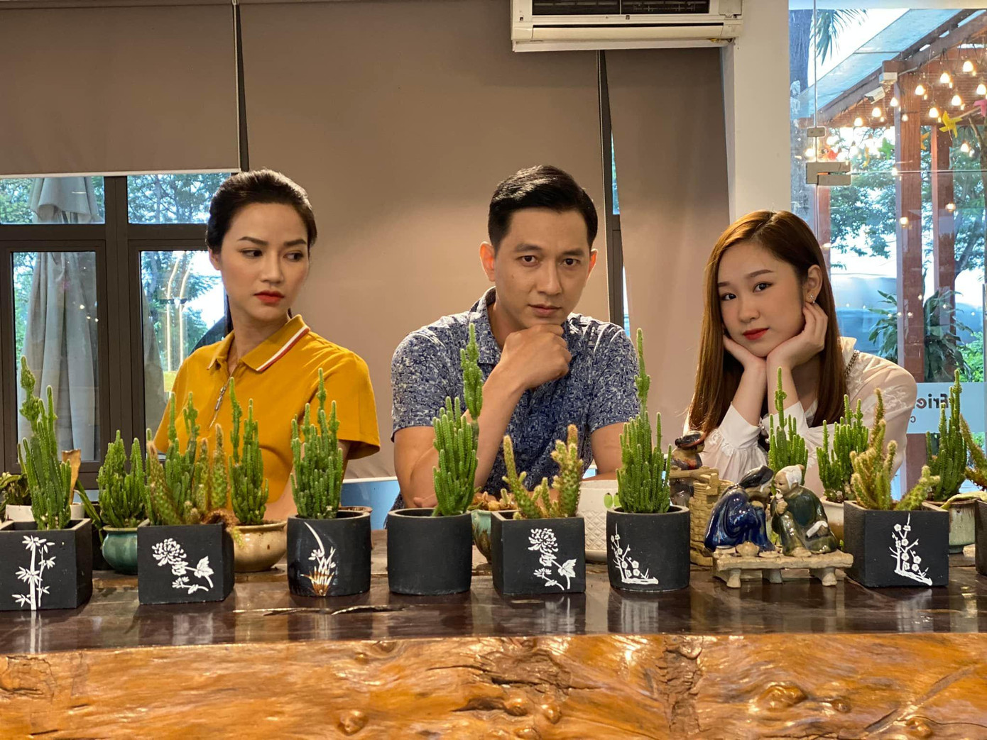 Thắng là nhân vật đa nhân cách và có nhiều tình tiết gây bức xúc cho người xem như: bắt cá hai tay, chia tay đòi quà...