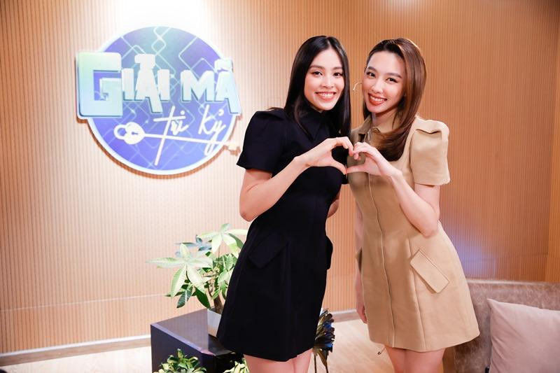 Mặc dù là "đối thủ" của nhau tại Hoa hậu Việt Nam 2018 nhưng cả Thùy Tiên và Tiểu Vy đều khẳng định rằng không có sự "đấu đá" nào giữa các thí sinh. Hai người đẹp tiết lộ rằng các thí sinh Hoa hậu luôn chia sẻ, giúp đỡ lẫn nhau giống như những chị em thân thiết.