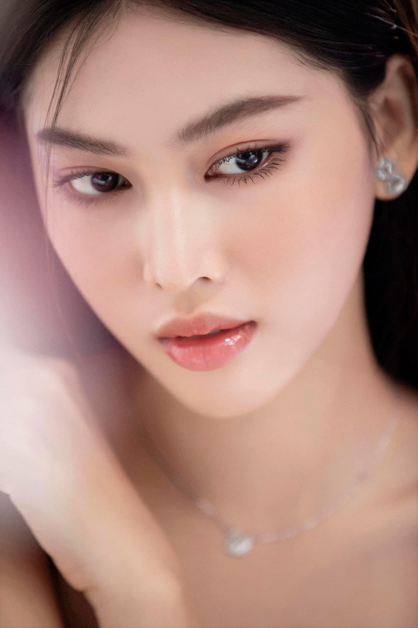 Đồng thời, cô nàng đã định hướng được phong cách mà mình muốn theo đuổi, khẳng định được cá tính thông qua những bộ trang phục và mang đến hình ảnh chỉnh chu nhất cho công chúng.