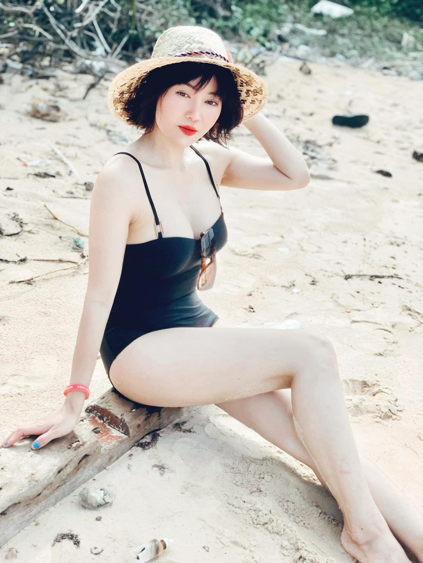 Thanh Hương sở hữu thân hình quyến rũ khiến nhiều người mơ ước.