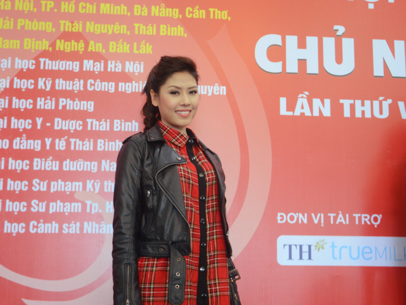 Người đẹp biển Nguyễn Thị Loan