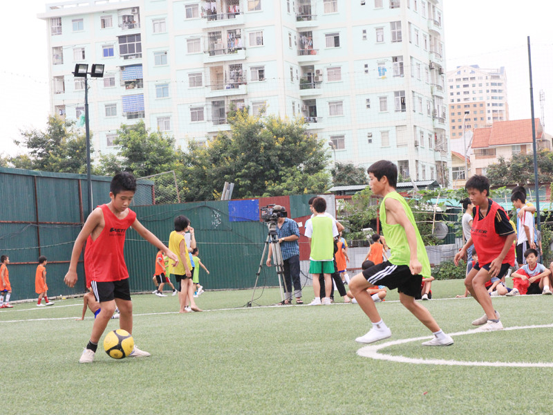 Một trận đấu giao hữu của các em bé chịu nhiều thiệt thòi trong khuôn khổ dự án Faster. Một trận đấu giao hữu của các em bé chịu nhiều thiệt thòi trong khuôn khổ dự án Faster