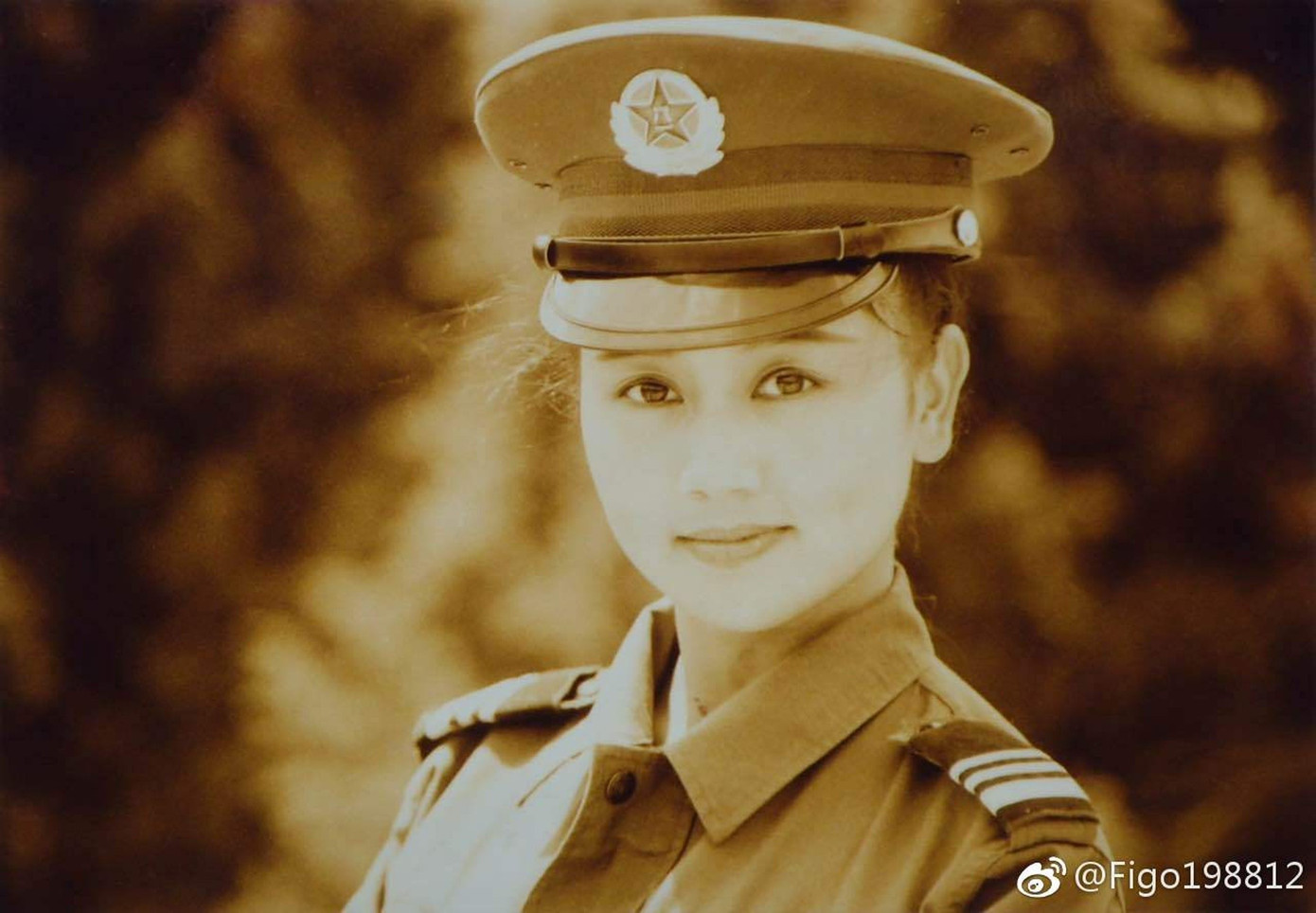 Ân Chúc Bình thời trẻ sở hữu nhan sắc ngọt ngào, cuốn hút Từ Cẩm Giang ngay từ ánh nhìn đầu tiên. Ảnh: Weibo.